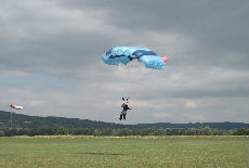 Akrobacije i padobranci Akrobacije i padobranci